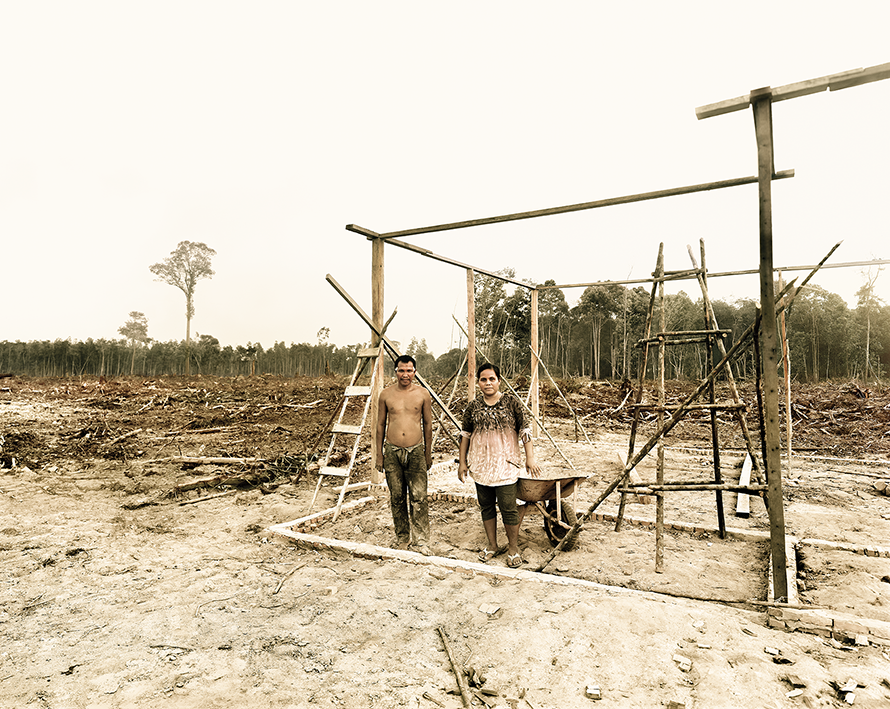 Armin and Yanti Petani building their new home, Riau Area,  Sumatra, Indonesia 10/2013, Series: Reading the Landscape